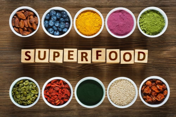 Superfood alla prova della scienza: miti, verità e falsi benefici