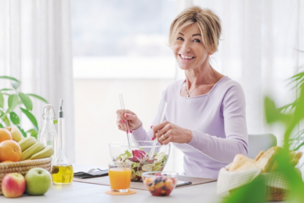 Cibi da evitare in menopausa: guida alimentare per alleviare i sintomi